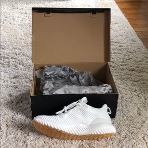 Adidas alpha bounce white 8.5 BRAND NEW NEVER WORN